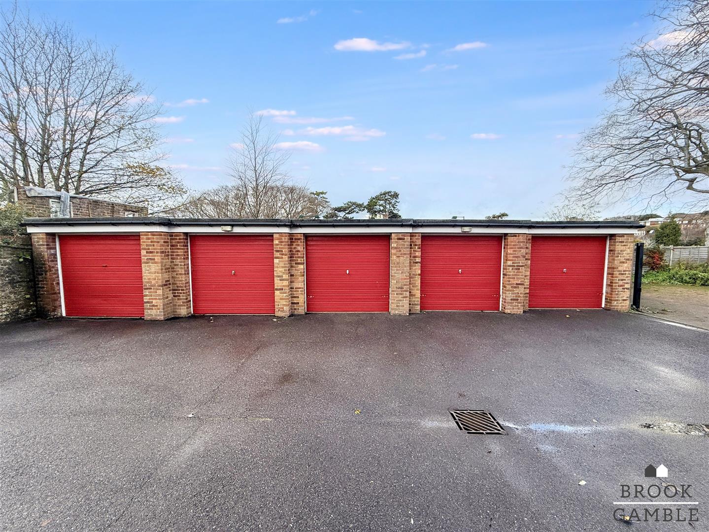 1 Bedroom Apartment. 12 Dittons Road in Eastbourne, East Sussex 9